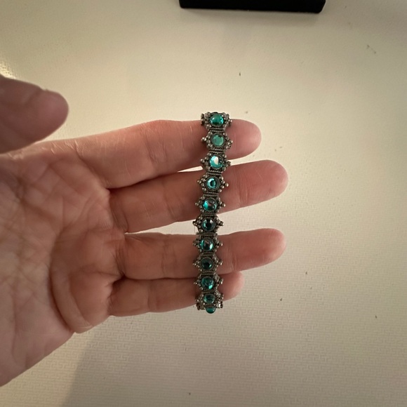 Southwestern Design Turquoise Stone Stretch Bracelet - Picture 7 of 10